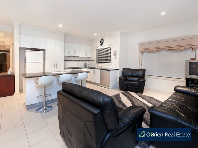 15 Glenbrook Crescent, Lynbrook VIC 3975