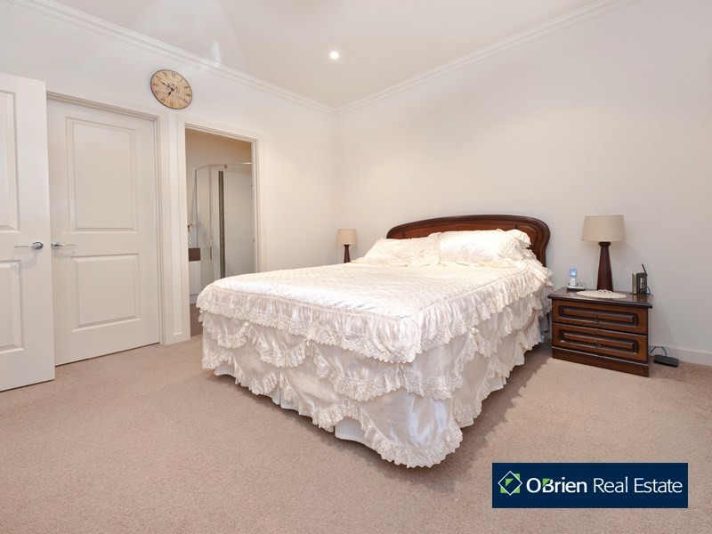 15 Glenbrook Crescent, Lynbrook VIC 3975