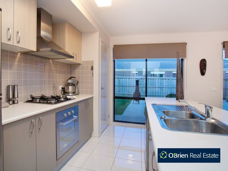 166 Linsell Boulevard, Cranbourne East VIC 3977