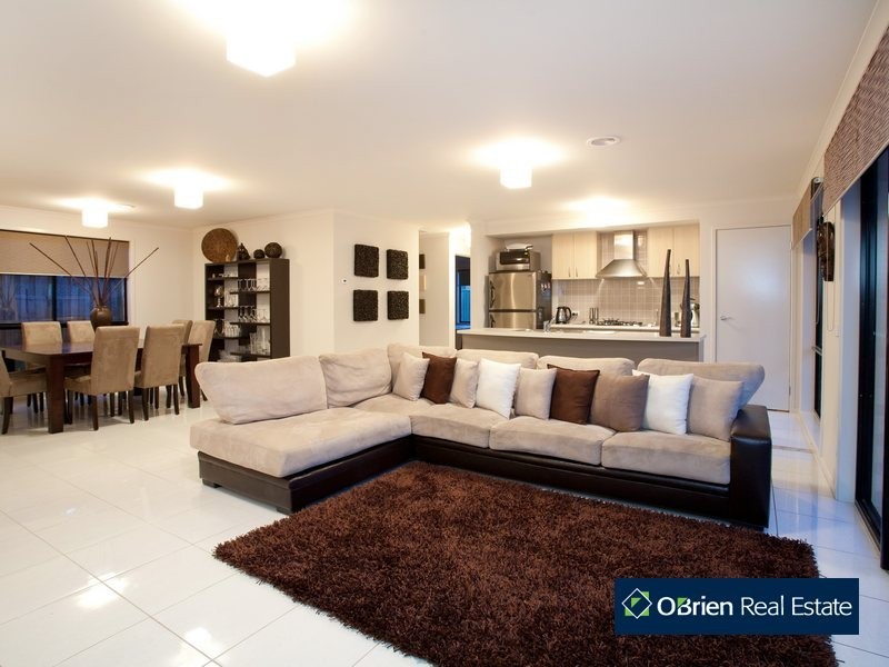 166 Linsell Boulevard, Cranbourne East VIC 3977