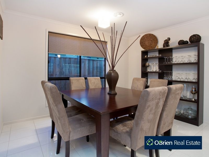 166 Linsell Boulevard, Cranbourne East VIC 3977