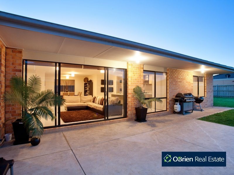 166 Linsell Boulevard, Cranbourne East VIC 3977