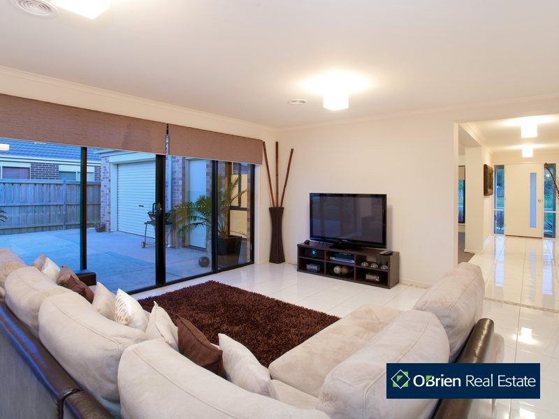 166 Linsell Boulevard, Cranbourne East VIC 3977