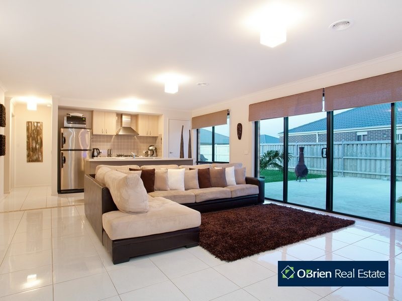 166 Linsell Boulevard, Cranbourne East VIC 3977