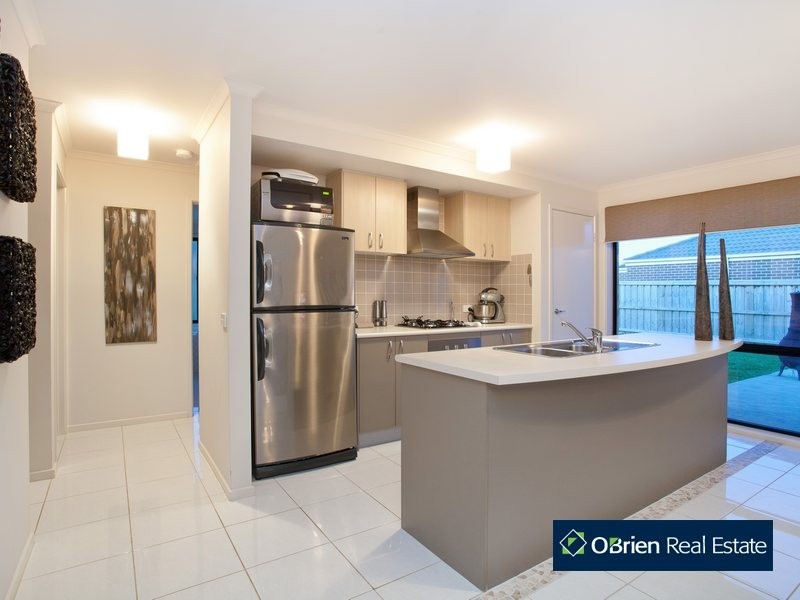 166 Linsell Boulevard, Cranbourne East VIC 3977