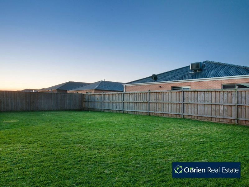166 Linsell Boulevard, Cranbourne East VIC 3977