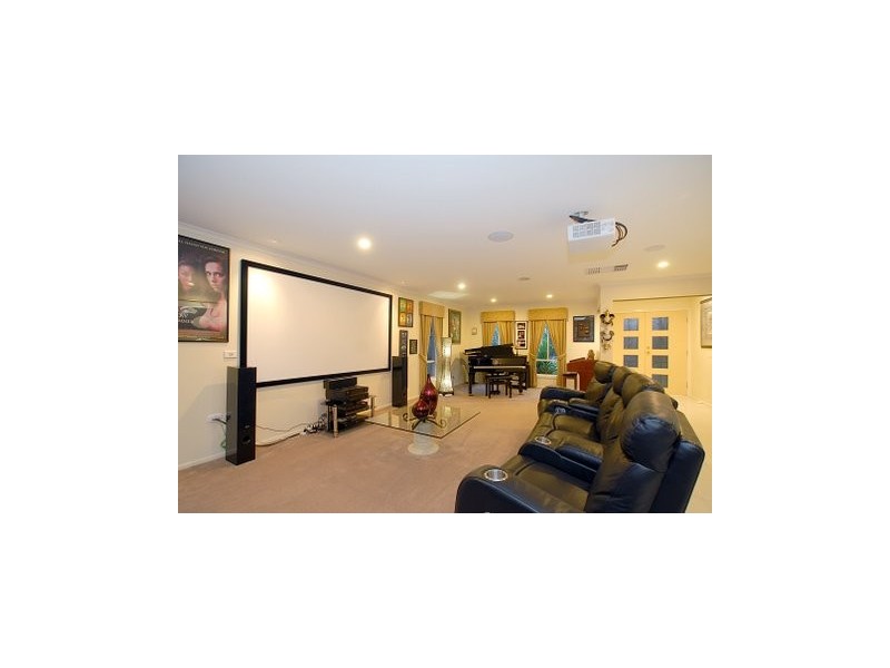 9 Hunt Club Road, Narre Warren South VIC 3805
