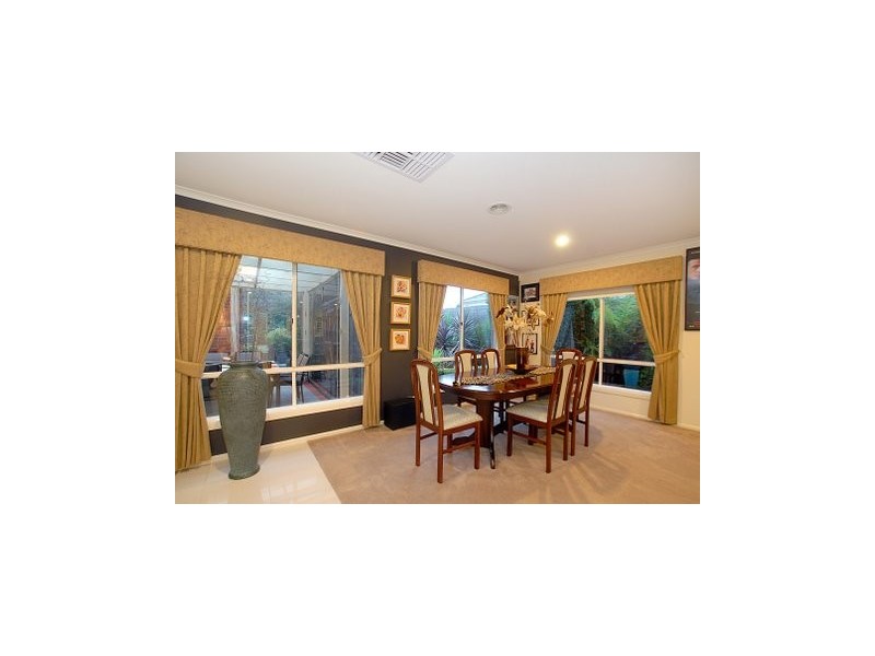9 Hunt Club Road, Narre Warren South VIC 3805