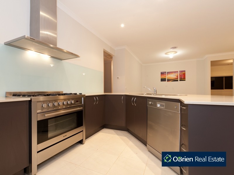 16 Espirit Avenue, Cranbourne North VIC 3977