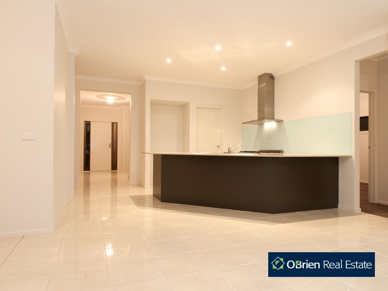16 Espirit Avenue, Cranbourne North VIC 3977