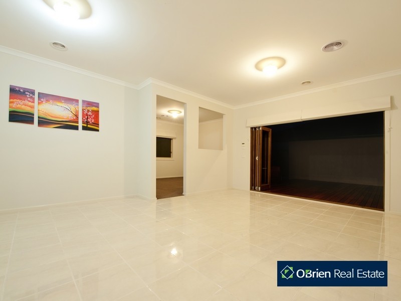 16 Espirit Avenue, Cranbourne North VIC 3977