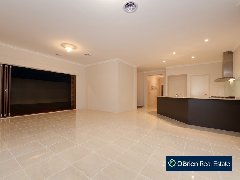 16 Espirit Avenue, Cranbourne North VIC 3977