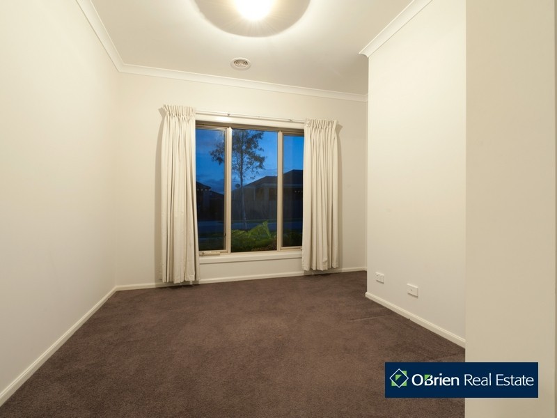 16 Espirit Avenue, Cranbourne North VIC 3977