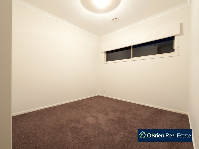 16 Espirit Avenue, Cranbourne North VIC 3977