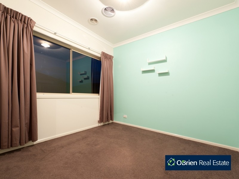 16 Espirit Avenue, Cranbourne North VIC 3977