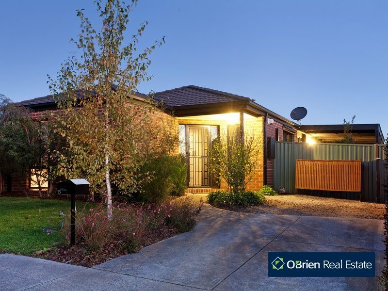 15 Farnborough Way, Berwick VIC 3806