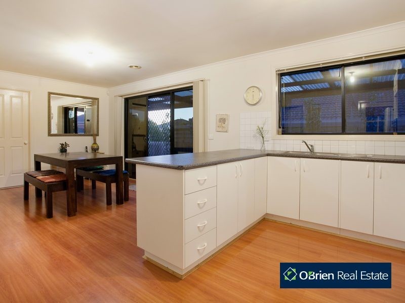 15 Farnborough Way, Berwick VIC 3806