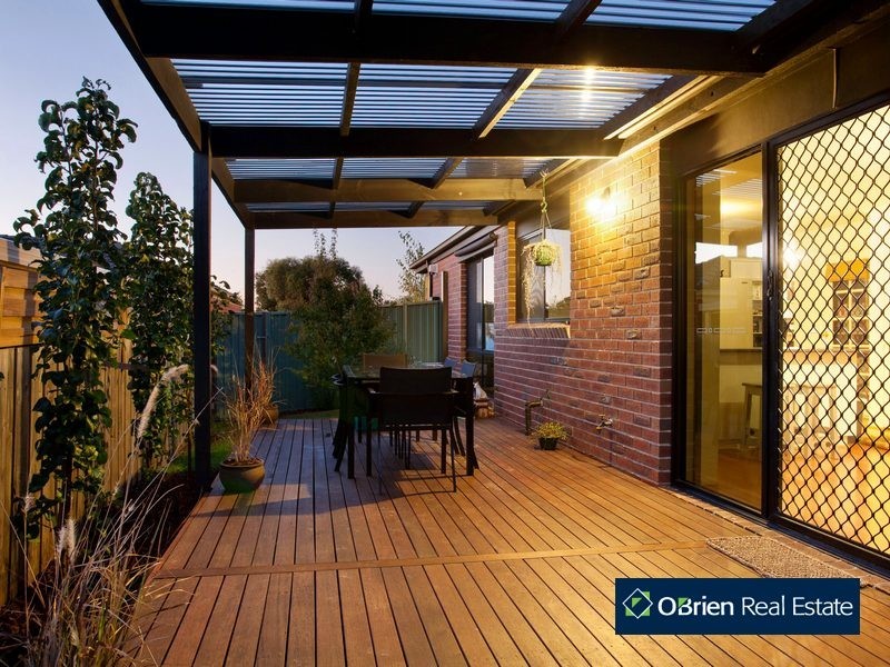 15 Farnborough Way, Berwick VIC 3806