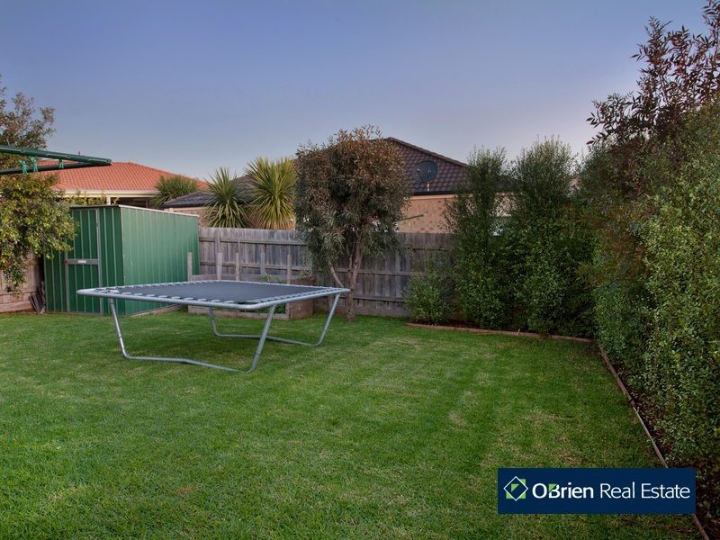 15 Farnborough Way, Berwick VIC 3806