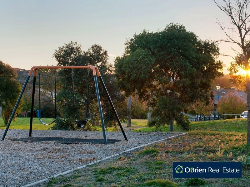 15 Farnborough Way, Berwick VIC 3806