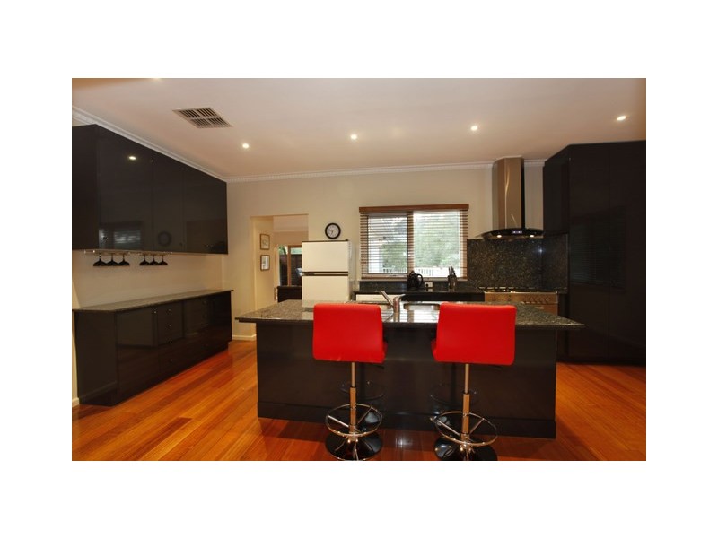 35 Lyall Road, Berwick VIC 3806