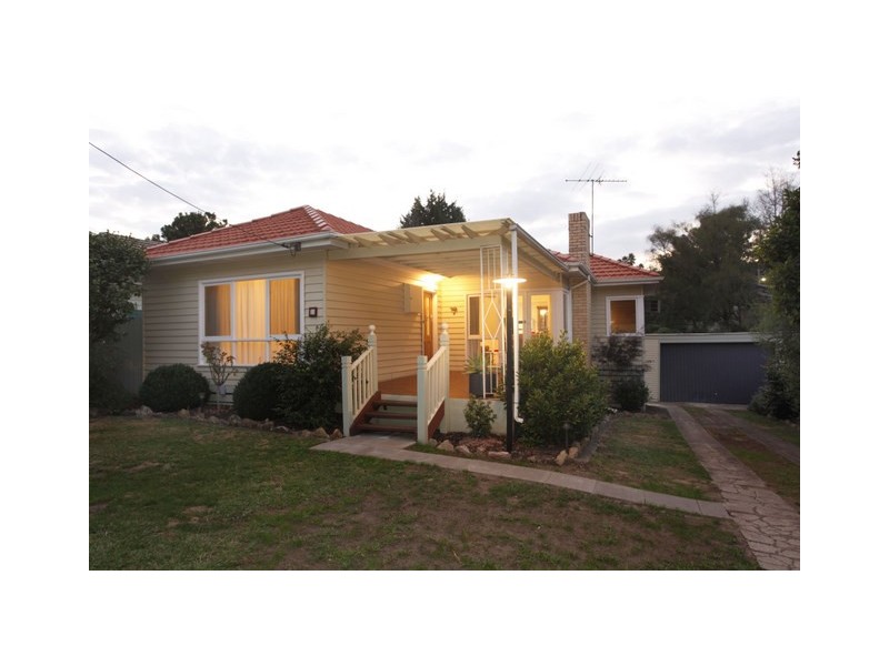 35 Lyall Road, Berwick VIC 3806