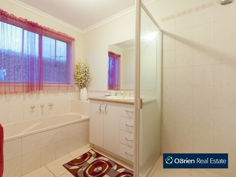 6 Kate-Elizabeth Avenue, Berwick VIC 3806