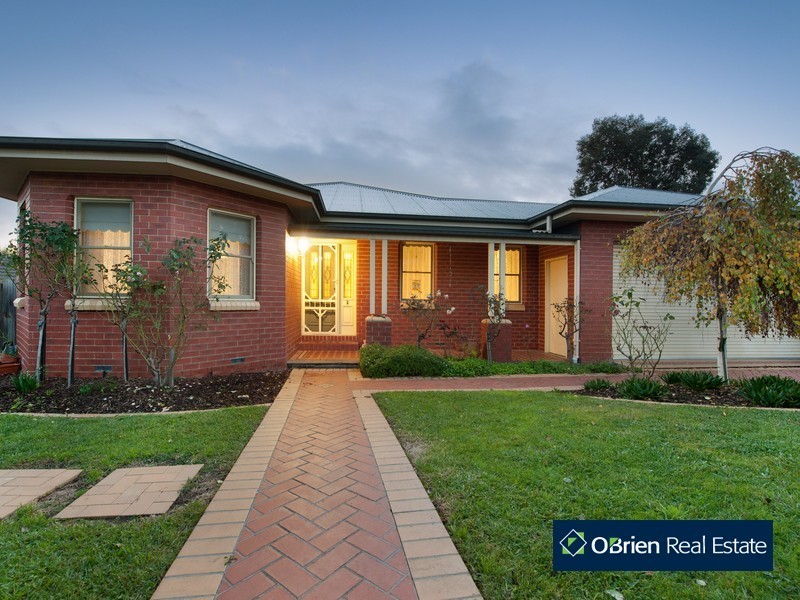 64 Melville Park Drive, Berwick VIC 3806