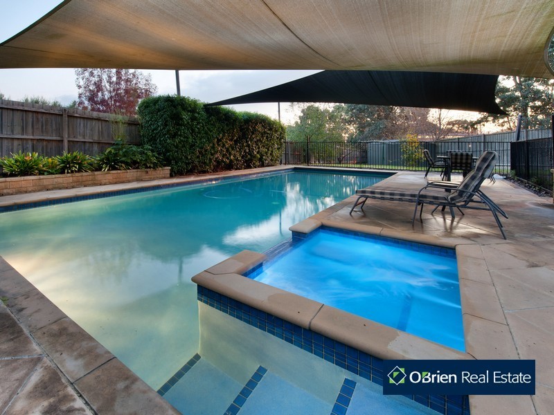 64 Melville Park Drive, Berwick VIC 3806