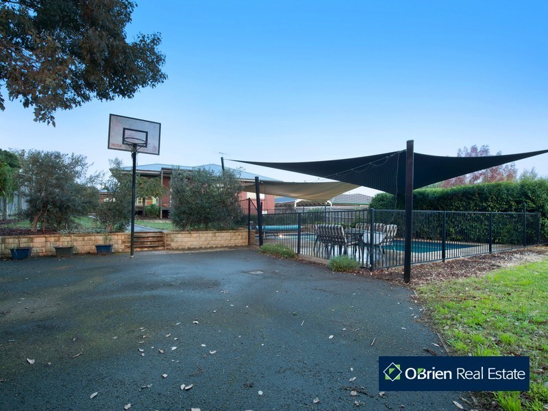 64 Melville Park Drive, Berwick VIC 3806
