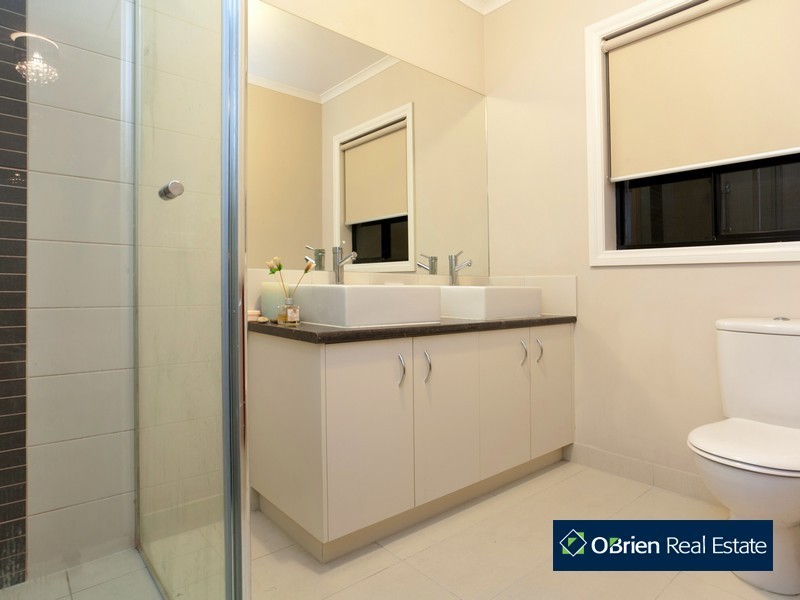 9 Grand Manor Drive, Berwick VIC 3806