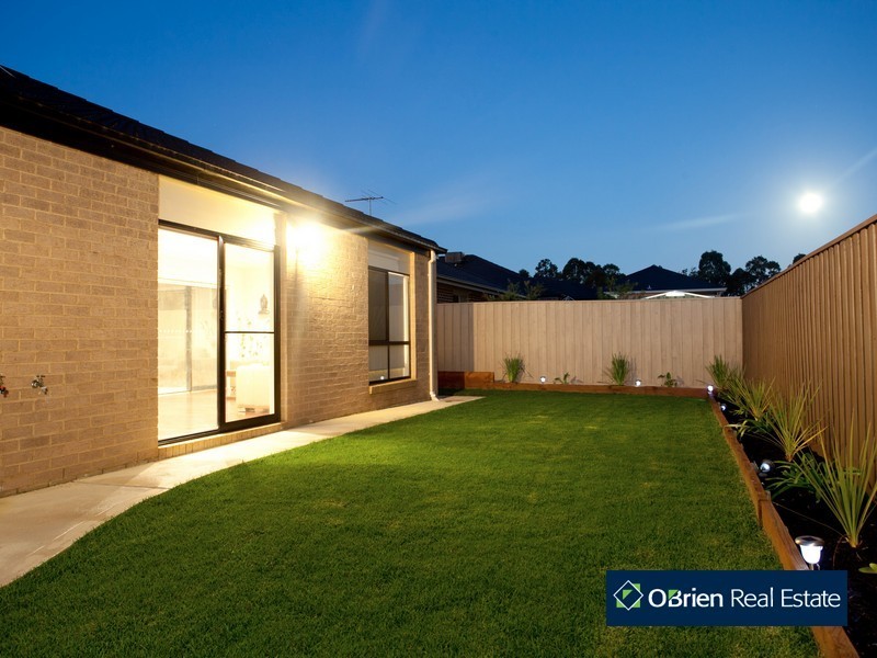 9 Grand Manor Drive, Berwick VIC 3806