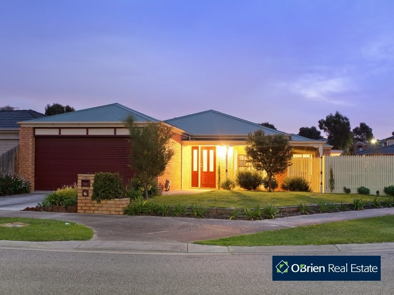 24 Sallybrook Circuit, Narre Warren VIC 3805