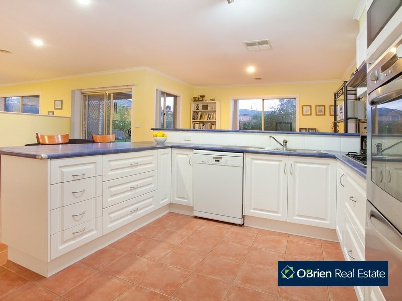 24 Sallybrook Circuit, Narre Warren VIC 3805