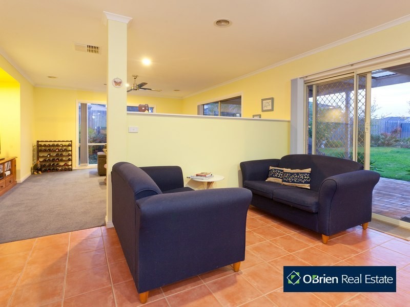 24 Sallybrook Circuit, Narre Warren VIC 3805