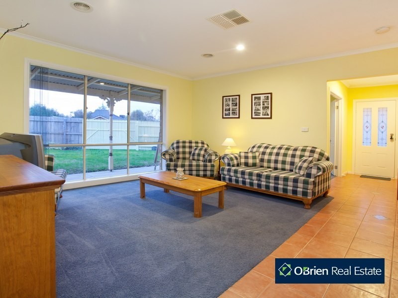 24 Sallybrook Circuit, Narre Warren VIC 3805