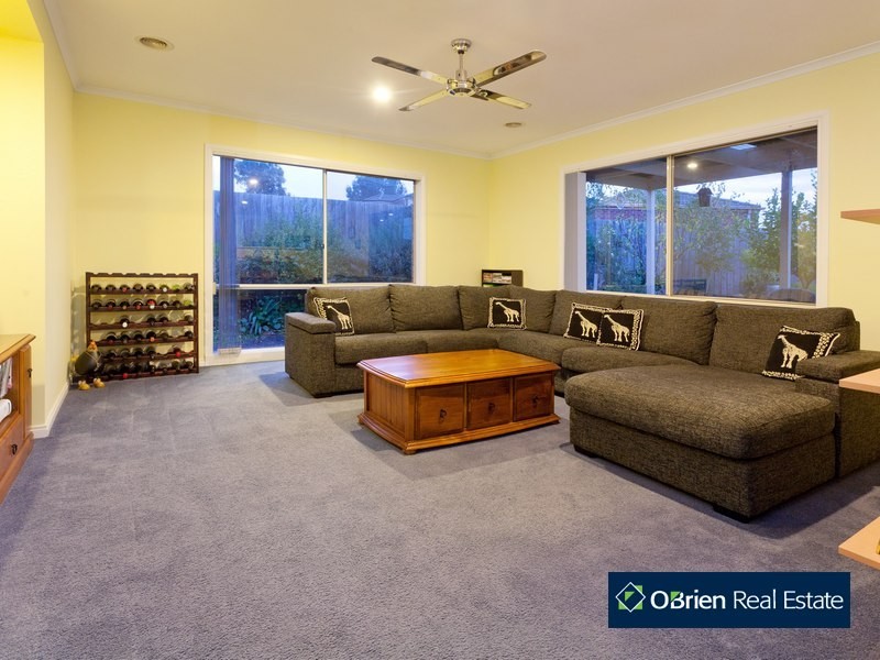 24 Sallybrook Circuit, Narre Warren VIC 3805