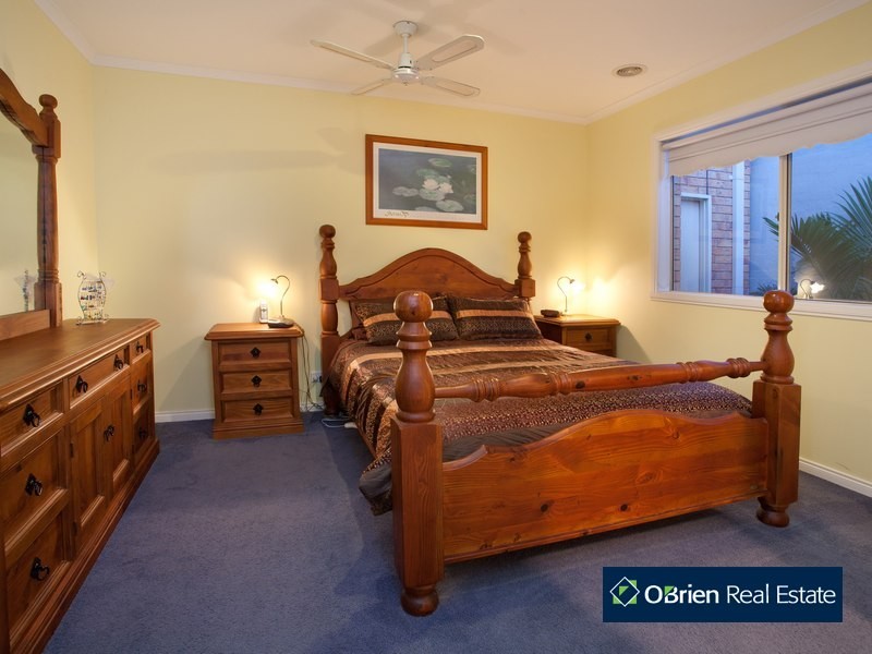 24 Sallybrook Circuit, Narre Warren VIC 3805