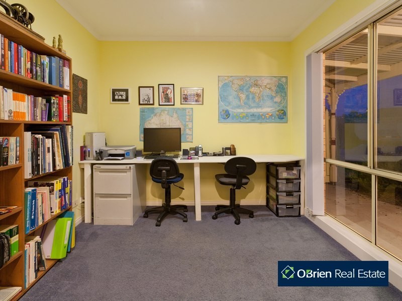 24 Sallybrook Circuit, Narre Warren VIC 3805