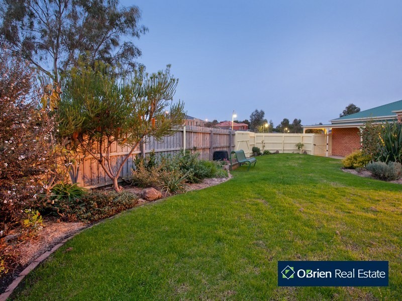 24 Sallybrook Circuit, Narre Warren VIC 3805