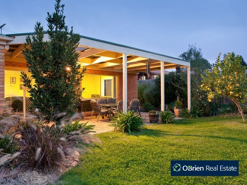 24 Sallybrook Circuit, Narre Warren VIC 3805