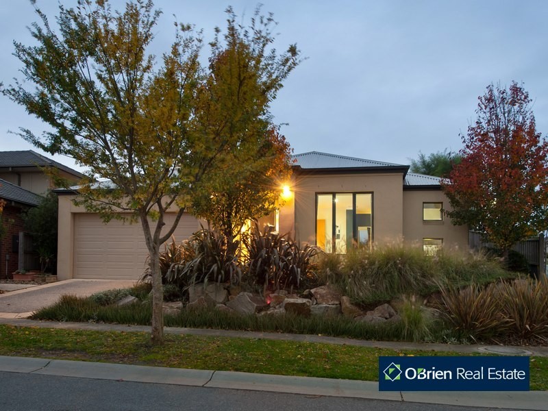 8 Hamdon Green, Berwick VIC 3806