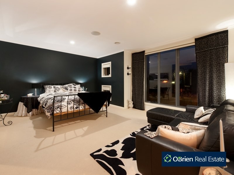 8 Hamdon Green, Berwick VIC 3806