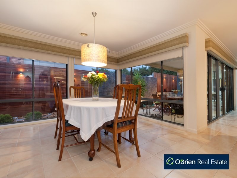 8 Hamdon Green, Berwick VIC 3806