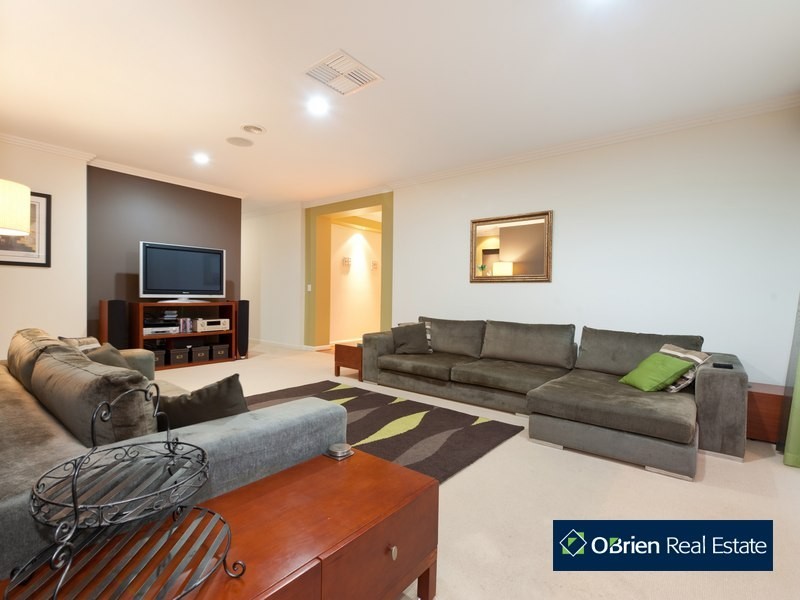 8 Hamdon Green, Berwick VIC 3806