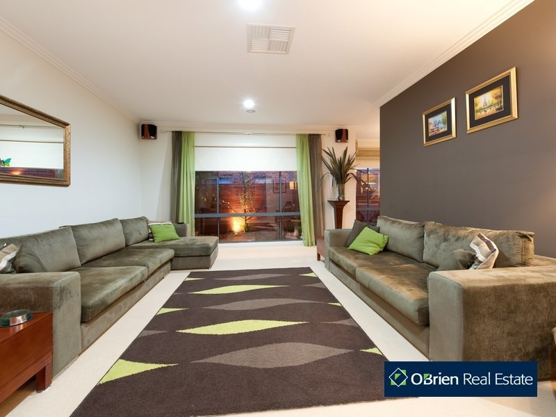 8 Hamdon Green, Berwick VIC 3806