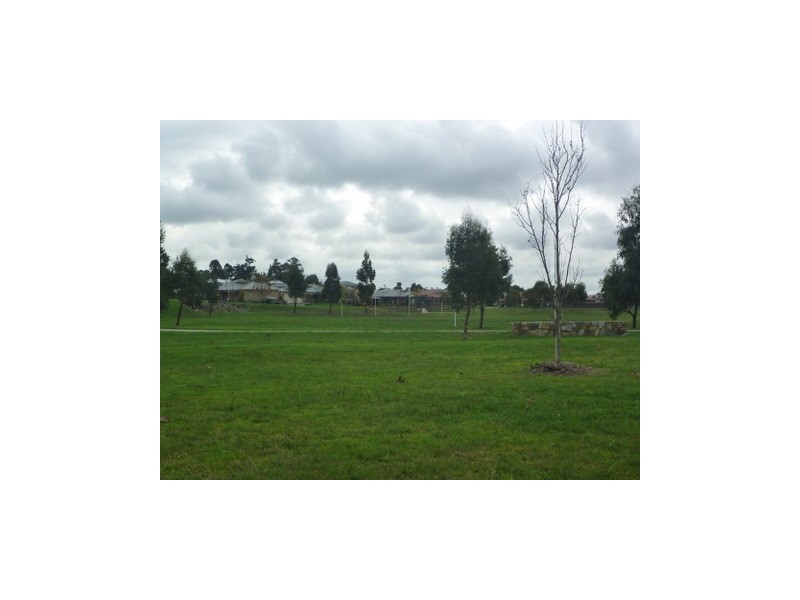 38 Bluehills Boulevard, Pakenham VIC 3810
