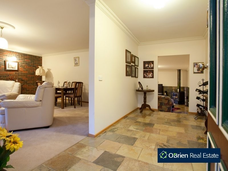 67 Edrington Park Drive, Berwick VIC 3806