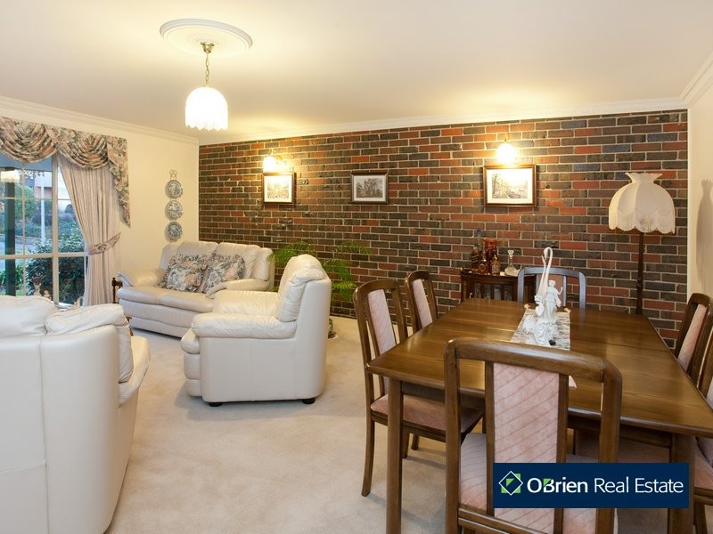 67 Edrington Park Drive, Berwick VIC 3806