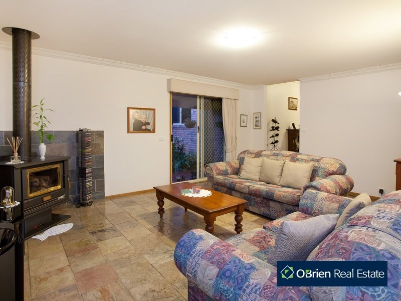 67 Edrington Park Drive, Berwick VIC 3806